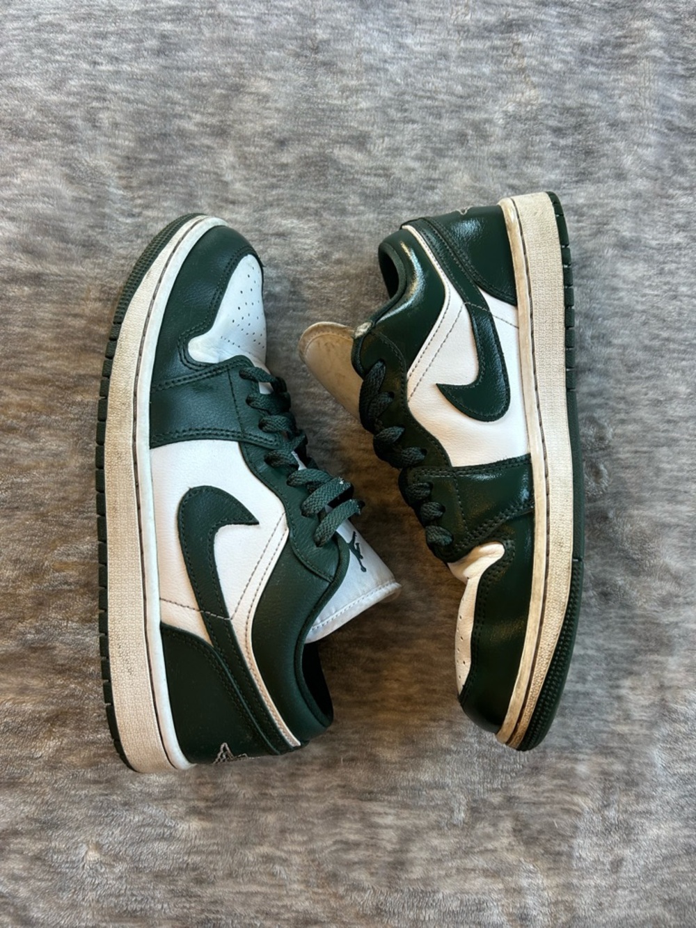 Womens Low-Top Leather Sneakers - White & Dark Green